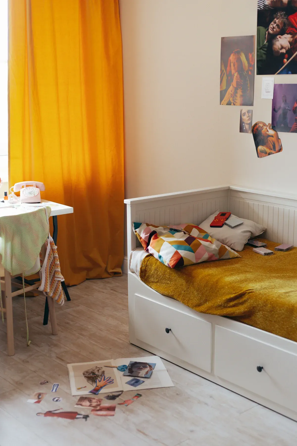 White teen daybed with a compact work table — reference image for the GUDIYA teen daybed